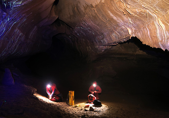 8,8mm, f/1.8, 10, ISO 200<br>Höhle im französischen Jura